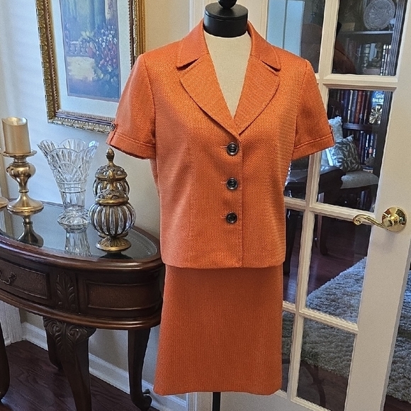 Tahari Arthur S Levine Burnt Orange Suit Straight Skirt Set Short Sleeve 12 EUC